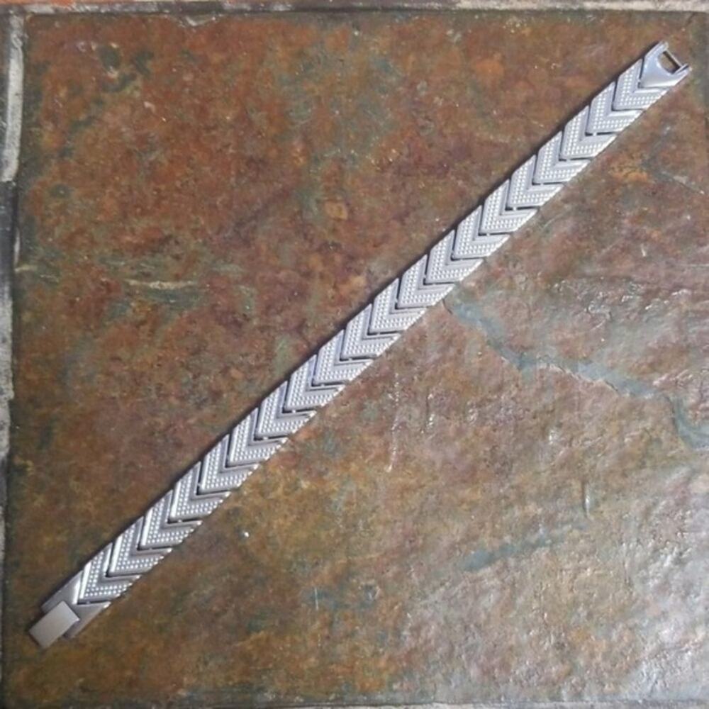 New stainless steel magnetic bracelet 8 inches‎ - Picture 2 of 4